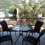 Apartahotel Ilianthos &