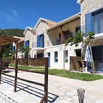 Apartahotel Ilianthos & 3*