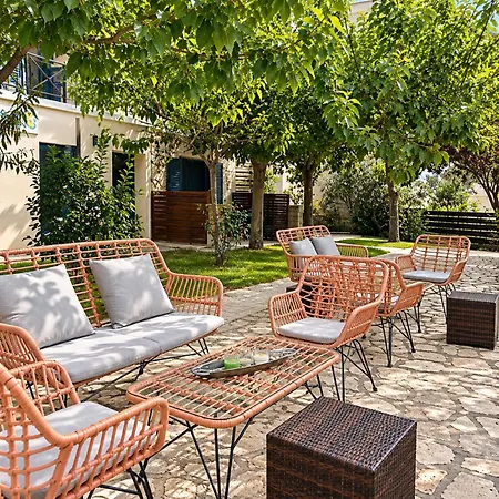 Ilianthos & Lejlighedshotel