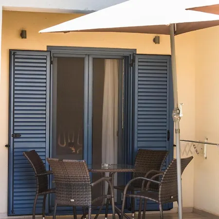 Ilianthos & Lejlighedshotel