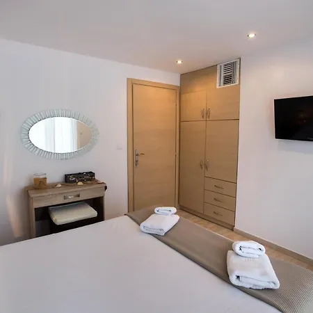Ilianthos & Lejlighedshotel