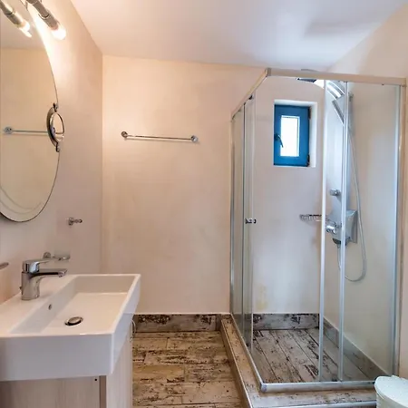 Ilianthos & Lejlighedshotel